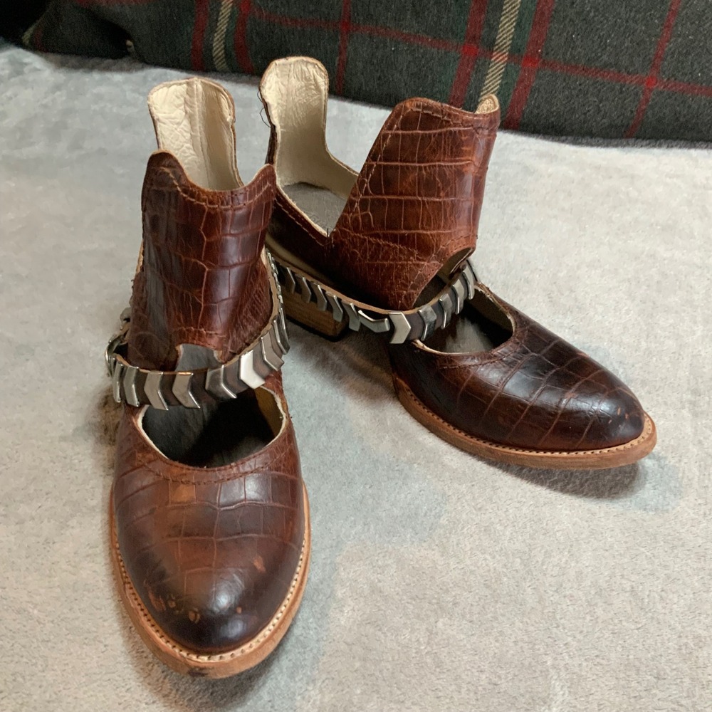 Freebird Blade Brown Croc Embossed Leather Cutout Western Booties Size 9